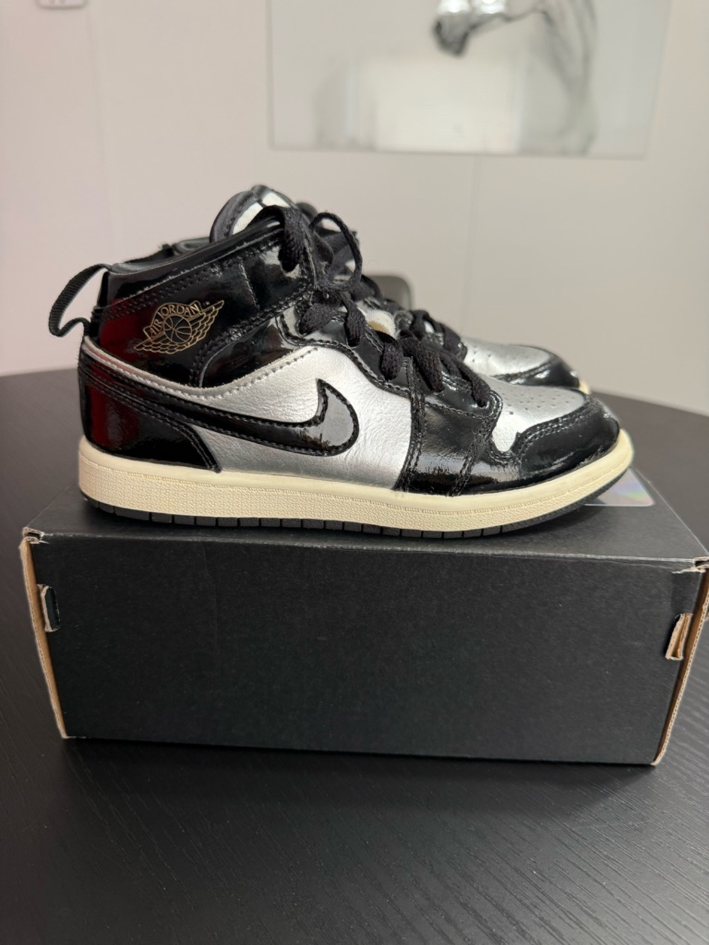 VGUC Nike Air Jordan 1 mid SE shoes black silver boys 1.5